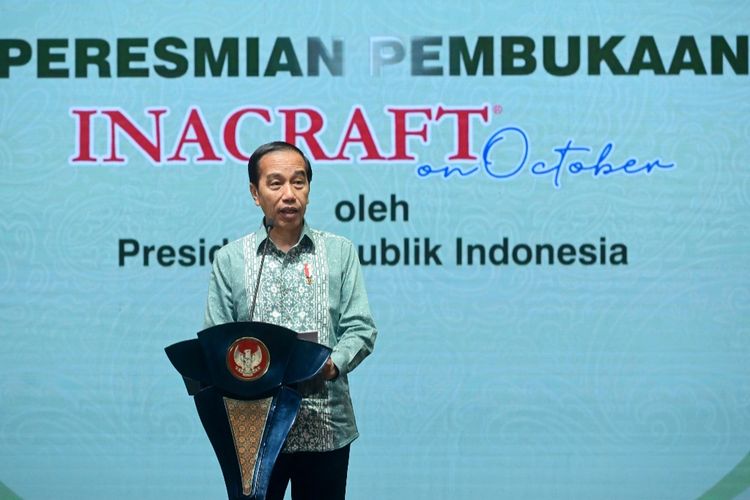 Presiden Joko Widodo saat membuka pameran The Jakarta International Handicraft Trade Fair (Inacraft) on Oktober 2023 di Jakarta Convention Center pada Rabu (4/10/2023).