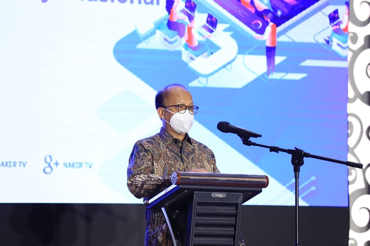 Sekretaris Jenderal (Sekjen) Kementerian Ketenagakerjaan (Kemenaker) Anwar Sanusi saat menjadi pembicara pada web seminar (webinar) bertajuk Strategi Pengembangan Sistem Informasi Pasar Kerja Nasional, Selasa (6/7/2021).
