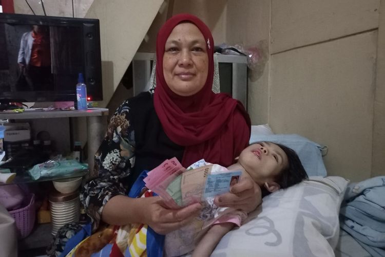 Salah satu penerima bansos sembako dan PKH di Kota Bandung.