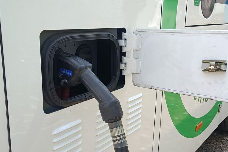 Bus listrik PO Sumber Alam dan Kalista rute Bekasi dan Yogyakarta 