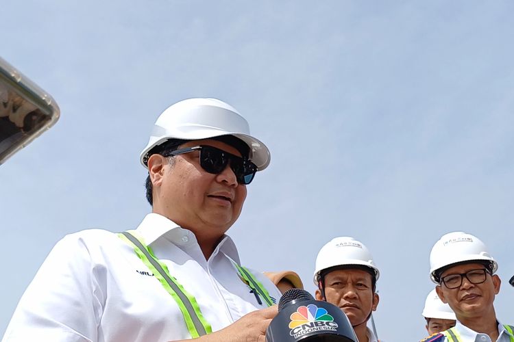 Menteri Koordinator (Menko) Bidang Perekonomian Airlangga Hartarto di Pelabuhan Patimban, Subang, Jawa Barat, Rabu (24/1/2024).