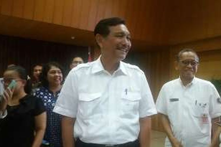 Menteri Koordinator Bidang Politik, Hukum dan Keamanan, Luhut Binsar Pandjaitan di kantor Kemenkopolhukam, Jalan Medan Merdeka 