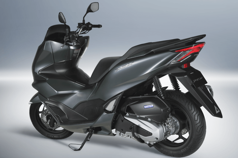 Adu Mesin Honda PCX 160 dengan Nmax 155, Siapa Unggul?