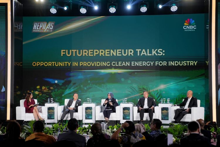 Suasana acara Relawan Pengusaha Muda Nasional (REPNAS) National Conference dalam sesi tema Futurepreneur Talks: Opportunity in Providing Clean Energy for Industry di Jakarta, Senin (14/10/2024). 
