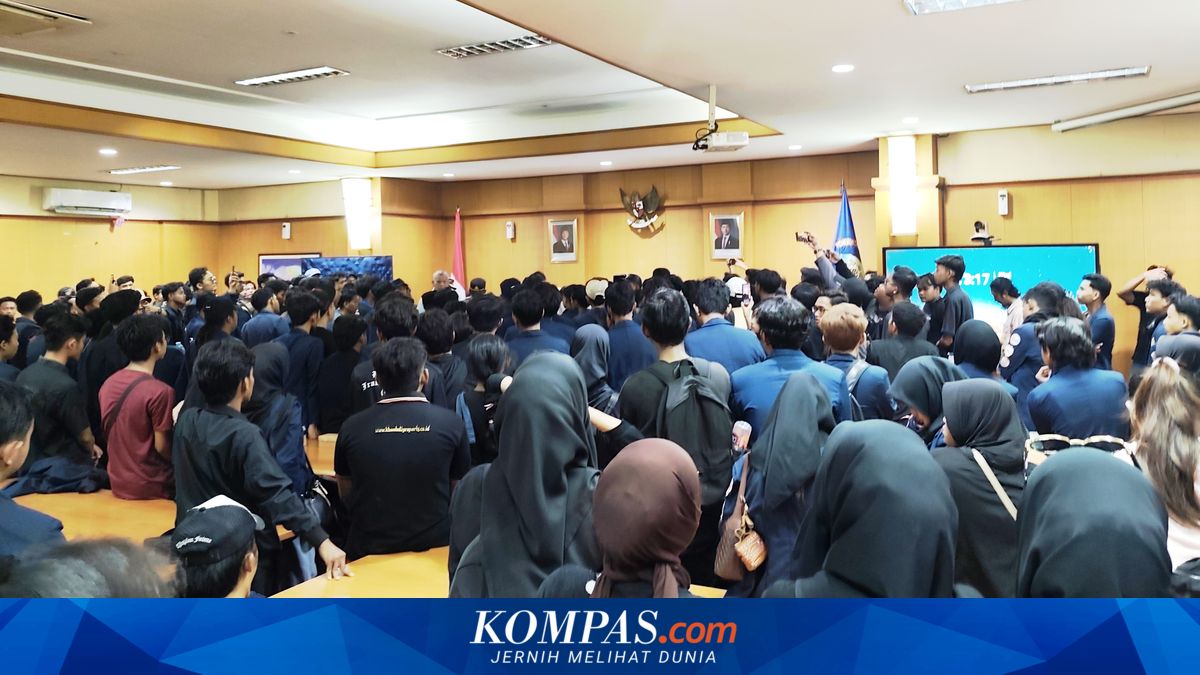 Ratusan Mahasiswa UTM Geruduk Kantor Pemkab Bangkalan Pascakasus Pembegalan Mahasiswi