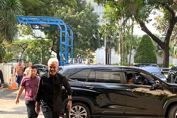 Bakal calon presiden (bacapres) PDI-P Ganjar Pranowo tiba di Gedung High End, kawasan Jakarta Pusat, Rabu (20/9/2023).