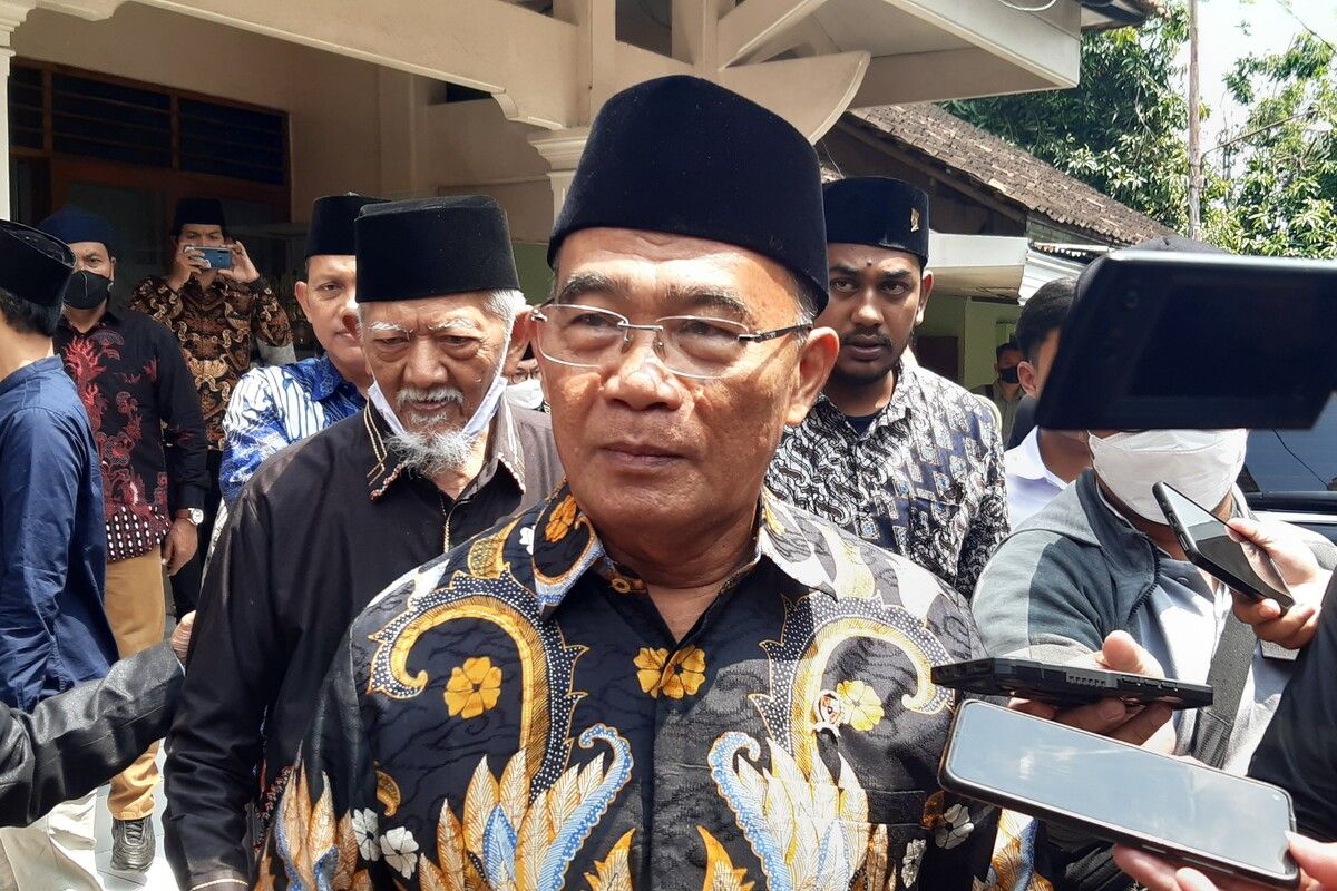 Menteri Koordinator Bidang Pembangunan Manusia dan Kebudayaan (Menko PMK) Muhadjir Effendy dalam muktamar dan silaturahmi akbar peringatan 50 tahun Pondok Pesantren (Ponpes) Al Mukmin Ngruki, Sukoharjo, Jawa Tengah, Minggu (21/8/2022).