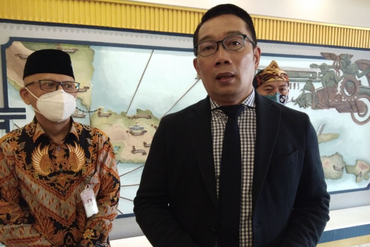 Gubernur Jawa Barat Ridwan Kamil saat ditemui usai menghadiri acara West Java Investment Summit (WJIS) 2020 di Hotel Savoy Homan, Kota Bandung, Selasa (17/11/2020).