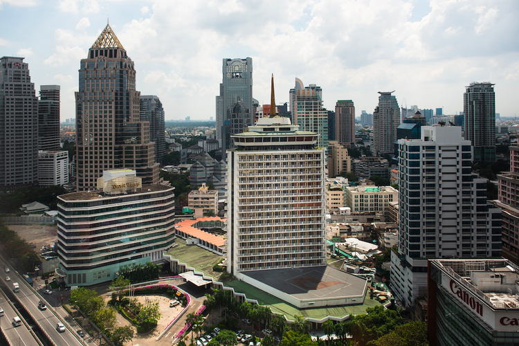 Dusit Thani Bangkok dengan menara emas yang khas, telah menjadi landmark kota selama lebi dari lima dekade.