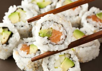 Bisa Dari Rumah, Simak Tips Sukses Memulai Usaha Sushi Rumahan