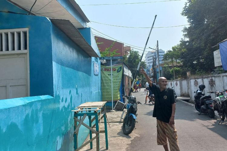Lokasi pencurian motor milim kurir ekspedisi di Jalan Tanjung Gedong, Tomang, Grogol Petamburan, Jakarta Barat, Selasa (4/7/2023). 