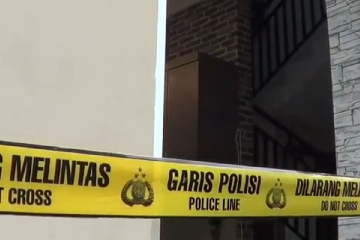 Rumah bandar narkoba Alex Bonpis di Kampung Bahari, Jakarta Utara saat digeledah polisi pada Selasa (17/1/2023). 