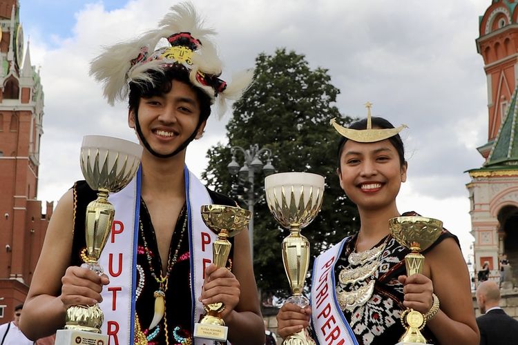 Herlin Idris (kiri) Putra Permira 2022 & Rosmariani Manalu Putri Permira 2022.