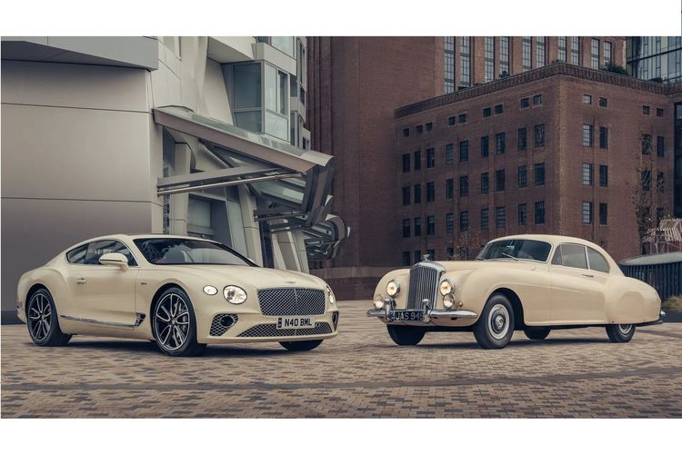 Departemen kustomisasi internal Bentley yaitu Mulliner, merilis Bentley Continental GT Azure khusus.