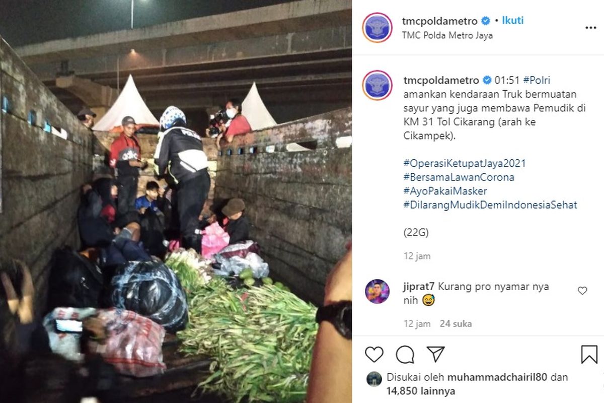 Sebuah tangkapan layar truk tertangkap tengah mengangkut pemudik pada masa larangan mudik 6-17 Mei 2021.