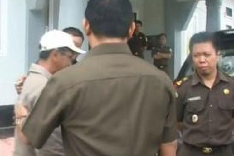 Sukidi, DPO kasus pembobolan bank Rp 41 miliar ditangkap tim Kejari Mamuju.