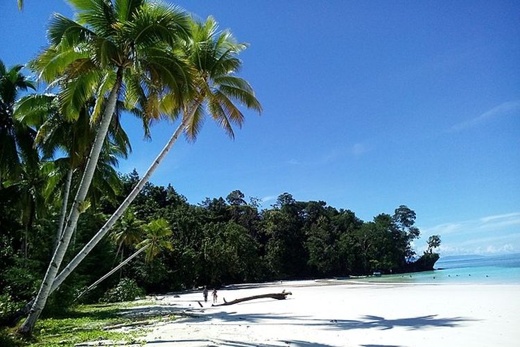 Pantai Wayob di Fakfak, Papua Barat