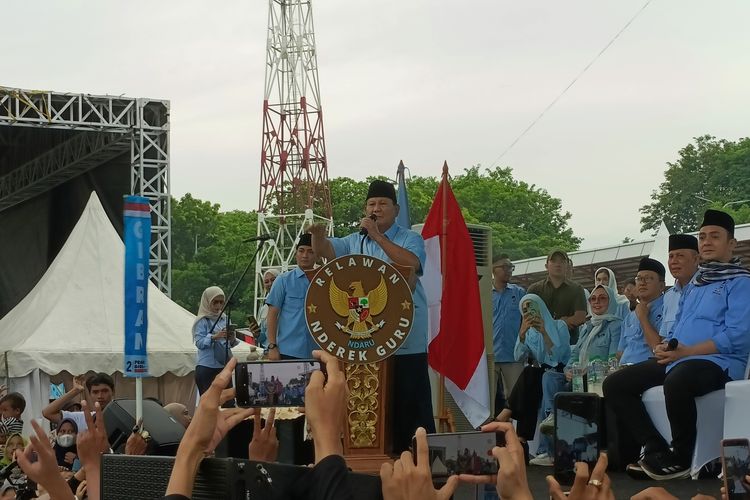 Calon Presiden nomor urut 2 Prabowo Subianto saat menghadiri Ndaru Bersholawat bersama Ulama dan Santri Banten. Sabtu (27/1/2024). 