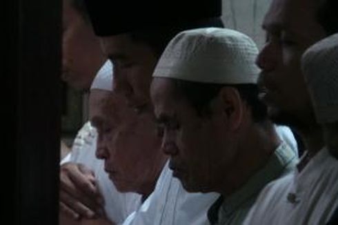 Datang Dadakan, Jokowi Shalat Tarawih di Masjid Setengah Jadi