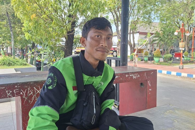Pendapatan Ojol Sumenep Berkurang karena Harus Antre Lama di SPBU