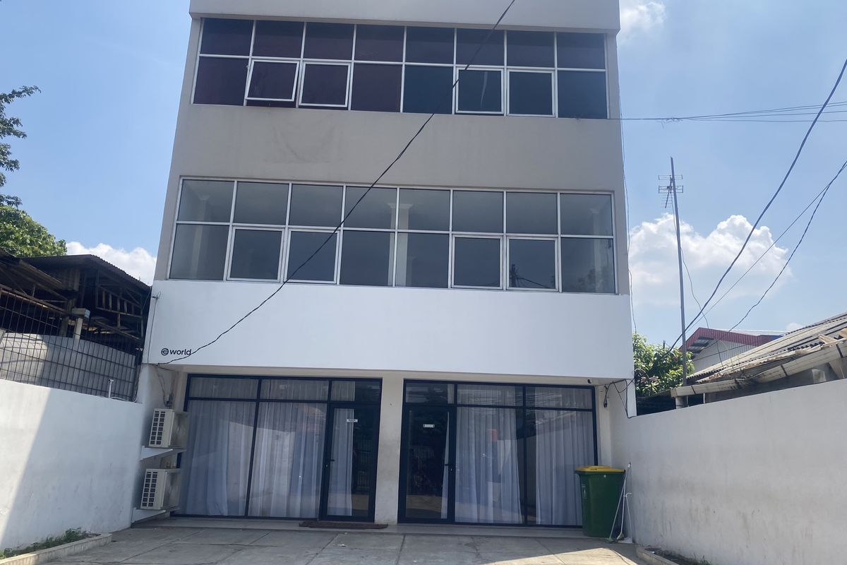Gerai WordID dk Jalan Raya Narogong, Rawalumbu, Kota Bekasi.