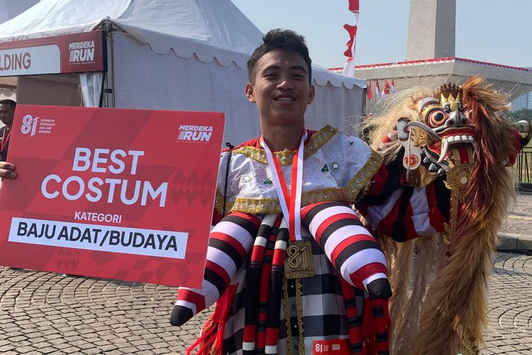 Antusias Warga di Mereka Run, Lari Pakai Kostum 
