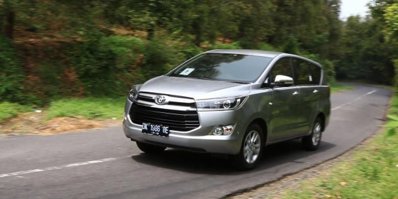 Kinerja penjualan Toyota sepanjang 2015 turun 5 persen dari 2014.