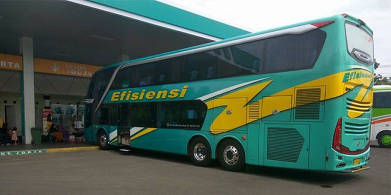 Bus double decker milik PO Efisiensi yang ditugaskan di jalur patas untuk waktu terbatas.