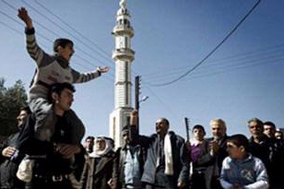 Warga sipil Suriah terus memprotes rezim Assad di tengah rencana DK PBB menentukan sikap terkait masa depan politik Suriah. 