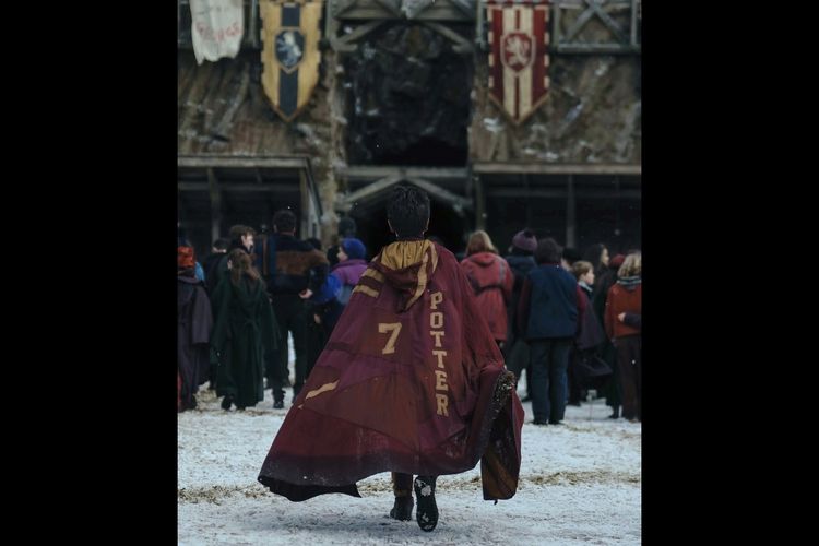 Foto Pertama Serial HBO Harry Potter Dirilis, Menuju Lapangan Quidditch Hogwarts