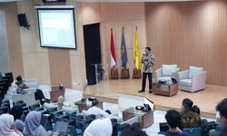 Dirut KAI Isi Kuliah Umum di FEB UI, Bahas Perkeretaapian yang Ramah Lingkungan