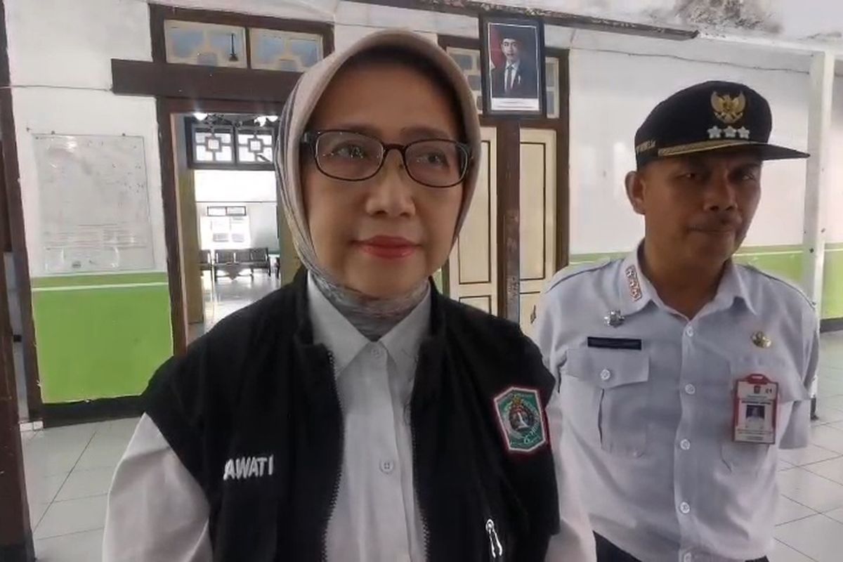 Bupati Lumajang Indah Amperawati di Kantor Kecamatan Pasirian, Rabu (24/9/2025)