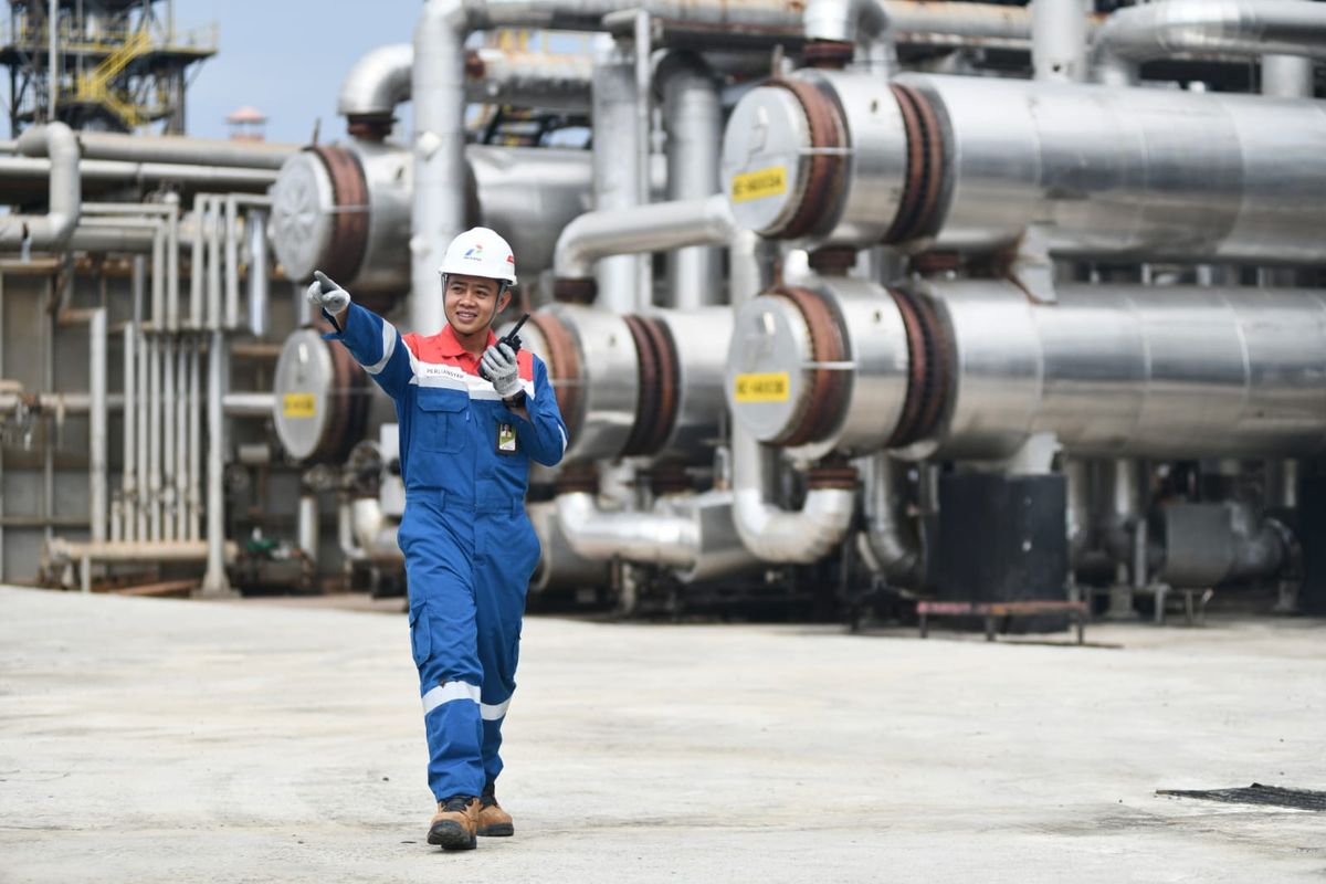 Berdasarkan Laporan Tahunan Tahun Buku 2025, Pertamina membukukan pendapatan sebesar 70,89 miliar dollar AS atau setara Rp 1.167,99 triliun.