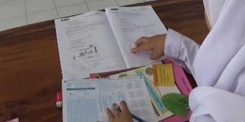 Dua peserta UN SLB di Pinrang pilih ujian sekolah dna tidak menghadiri ujian nasional hari ini. UN hanya diikuti satu peserta tuna rungu.