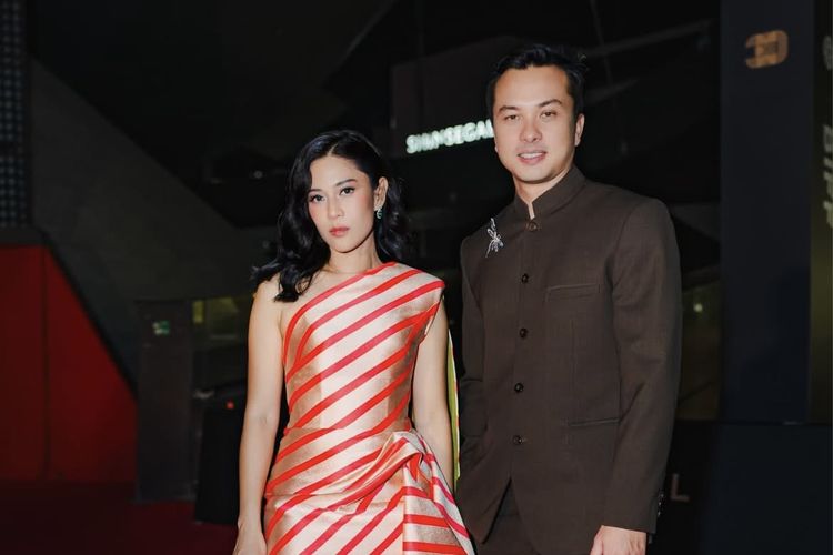 Penampilan aktris Dian Sastrowardoyo dan aktor Nicholas Saputra di karpet merah Busan International Film Festival (BIFF) 2025 yang digelar di Haeundae-gu, Busan, Korea Selatan.