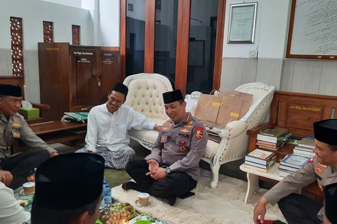 Peci Kapolri dan Doa Ulama...