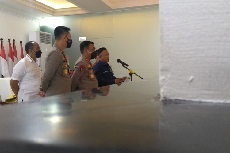 Terungkap, kerangkeng di belakang rumah Bupati nonaktif Langkat, Terbit Rencana Perangin-angin telah memakan korban jiwa. Polda Sumut dan Komnas Hak Azasi Manusia (HAM) masing-masing menemukan korban yang mengalami tindak kekerasan hingga hilang nyawa. Korban meninggal dunia dalam kurun tidak sampai setahun.