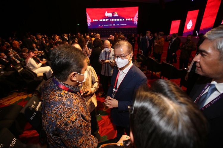 Franky Oesman berharap dengan keikutsertaan Indonesia dalam G20 dan B20 sebagai ajang untuk menunjukkan kepada dunia bahwa UMKM di Indonesia mampu menjadi rujukan dan destinasi untuk investasi. 