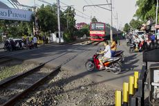 Jangan Nekat Terobos Palang Perlintasan Kereta, Ini Risikonya