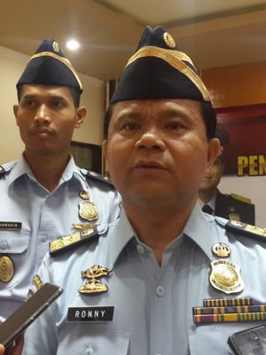 Direktur Jenderal (Dirjen) Imigrasi Kementerian Hukum dan Hak Asasi Manusia, Ronny F Sompie usai memberikan pengarahan di Kantor Imigrasi kelas I Malang, Selasa (31/10/2017)