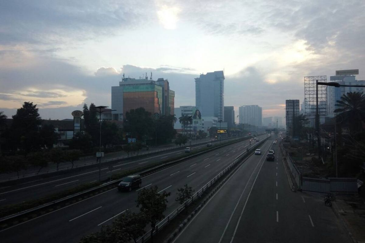 Kondisi ruas tol dalam kota pada Lebaran hari pertama, Minggu (25/6/2017)