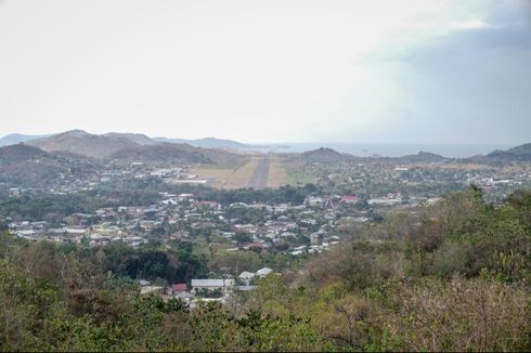 Wisatawan Terpesona dengan Panorama 360 Derajat Kota Labuan Bajo dari Parapuar