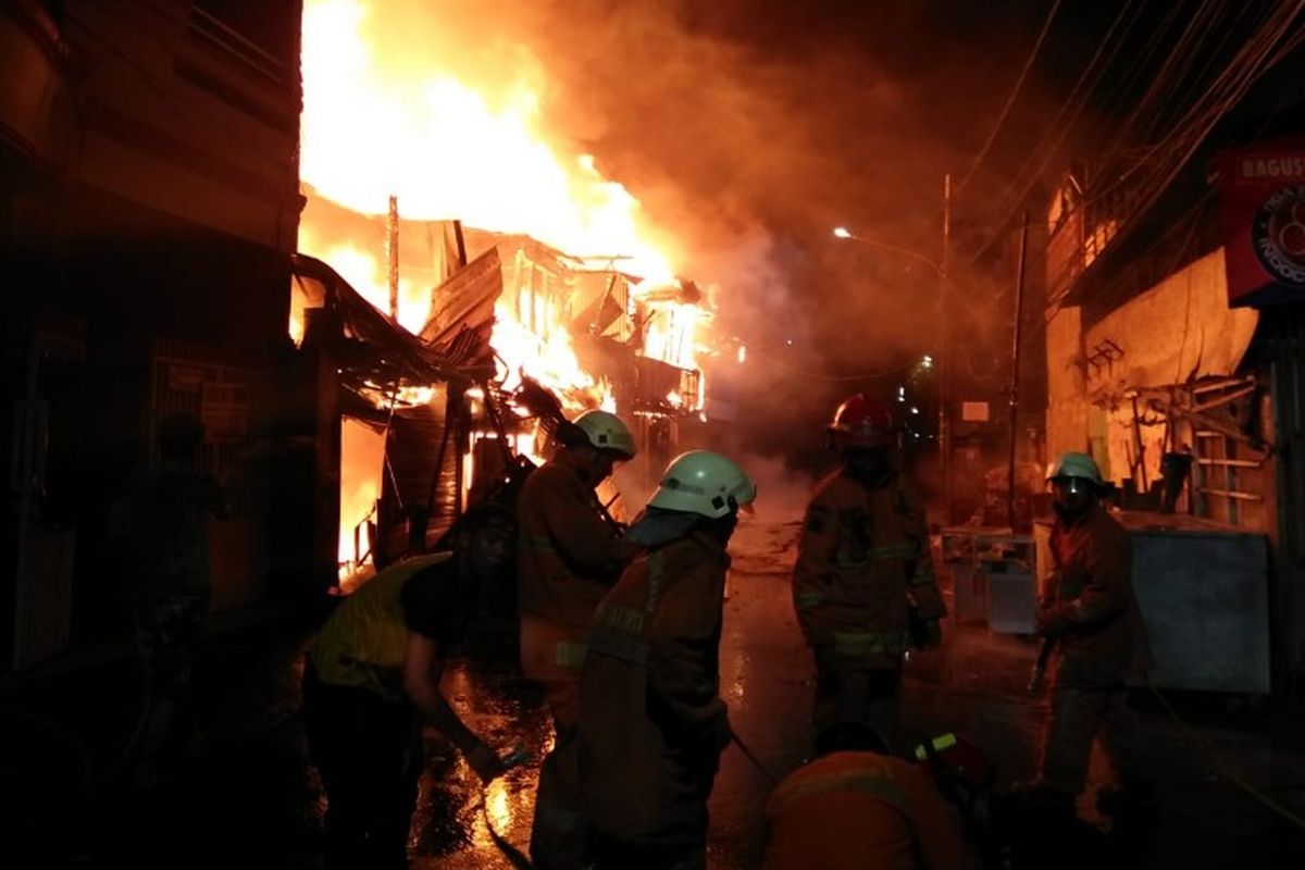 Rumah tinggal di Jalan Tomang Timur, RW 05, Tomang, Grogol Petamburan, Jakarta Barat terbakar pada Senin (21/1/2019) pukul 02.59 WIB. 