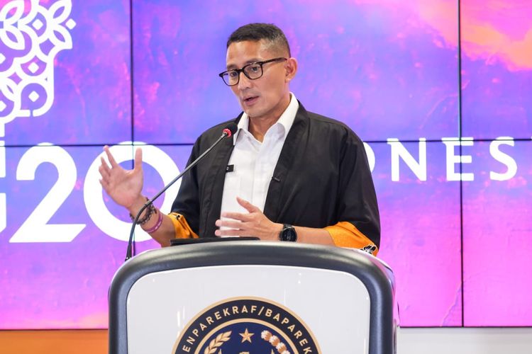 Menparekraf Sandiaga Uno dalam Weekly Press Briefing, Senin (4/10/2022). Sandiaga Uno menilai UMKM perlu diperkuat di tengah adanya ancaman resesi global. 