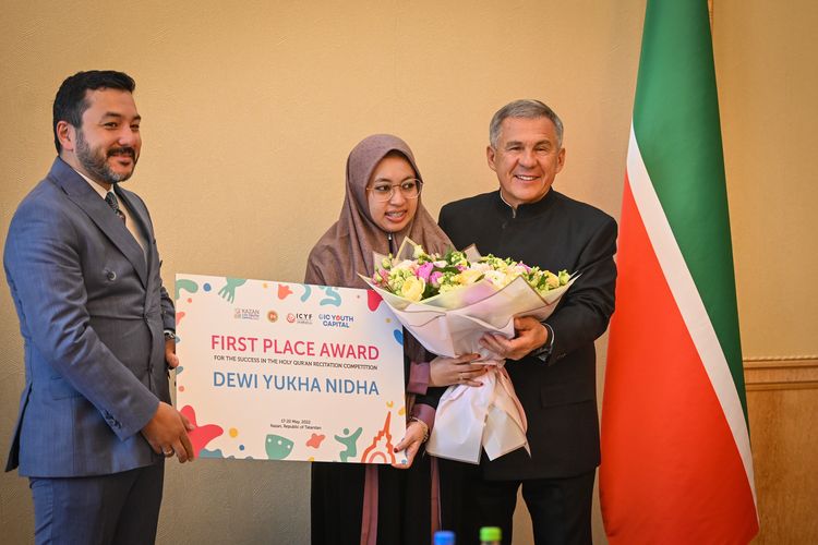 Hafidzah Dewi Yukha Nida raih penghargaan khusus sebagai Juara Pertama Lomba MTQ Internasional di Kazan.