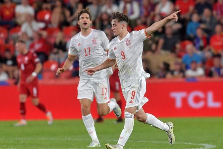 Pablo Gavi merayakan gol yang ia cetak dalam laga Republik Ceko vs Spanyol pada lanjutan Liga A Grup 2 UEFA Nations League 2022-2023 yang digelar di Sinobo Stadium, Praha, pada Minggu (5/6/2022) malam waktu setempat. (Foto oleh Michal Cizek/AFP)