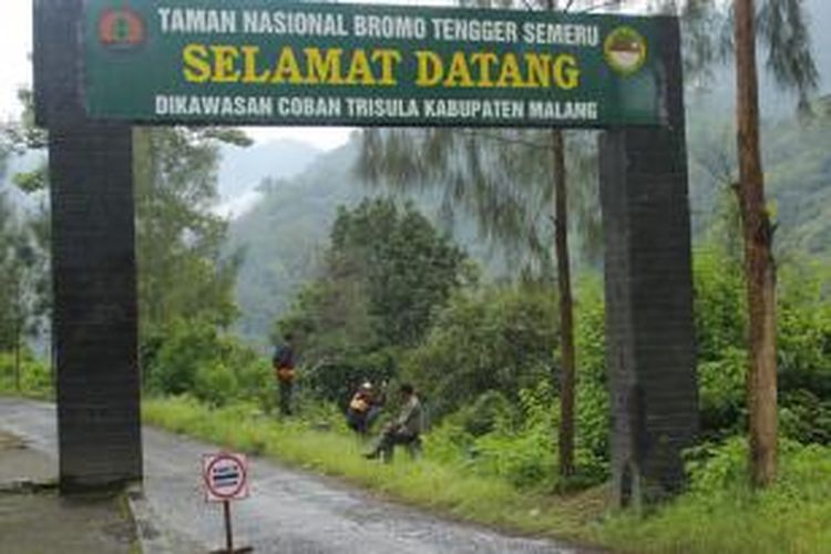 Pintu masuk TNBTS di Kabupaten Malang, Jawa Timur.Kamis (6/3/2014).