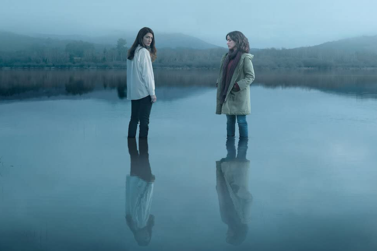Bárbara Lennie dan Inma Cuesta dalam serial drama thriller The Mess You Leave Behind (2020).