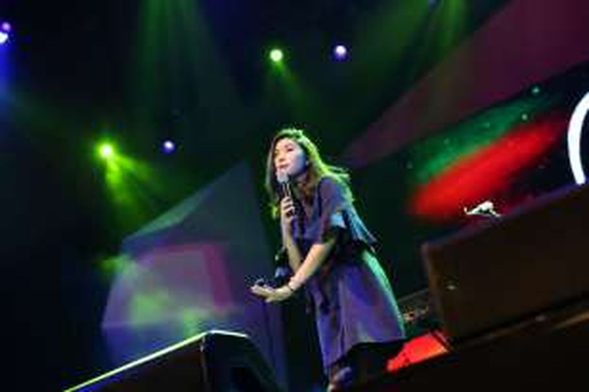 Isyana Sarasvati memeriahkan Konser 1.000 Band dalam Pekan Raya Indonesia (PRI) 2016 di Indonesia Convention Exhibition (ICE), BSD City, Tangerang Selatan, Rabu (02/11/2016).