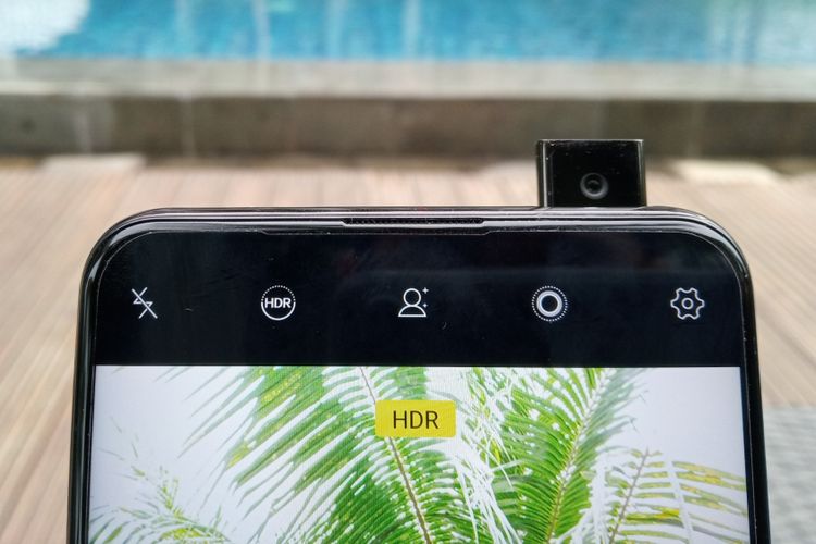 Kamera depan Vivo V15 yang bisa naik-turun.